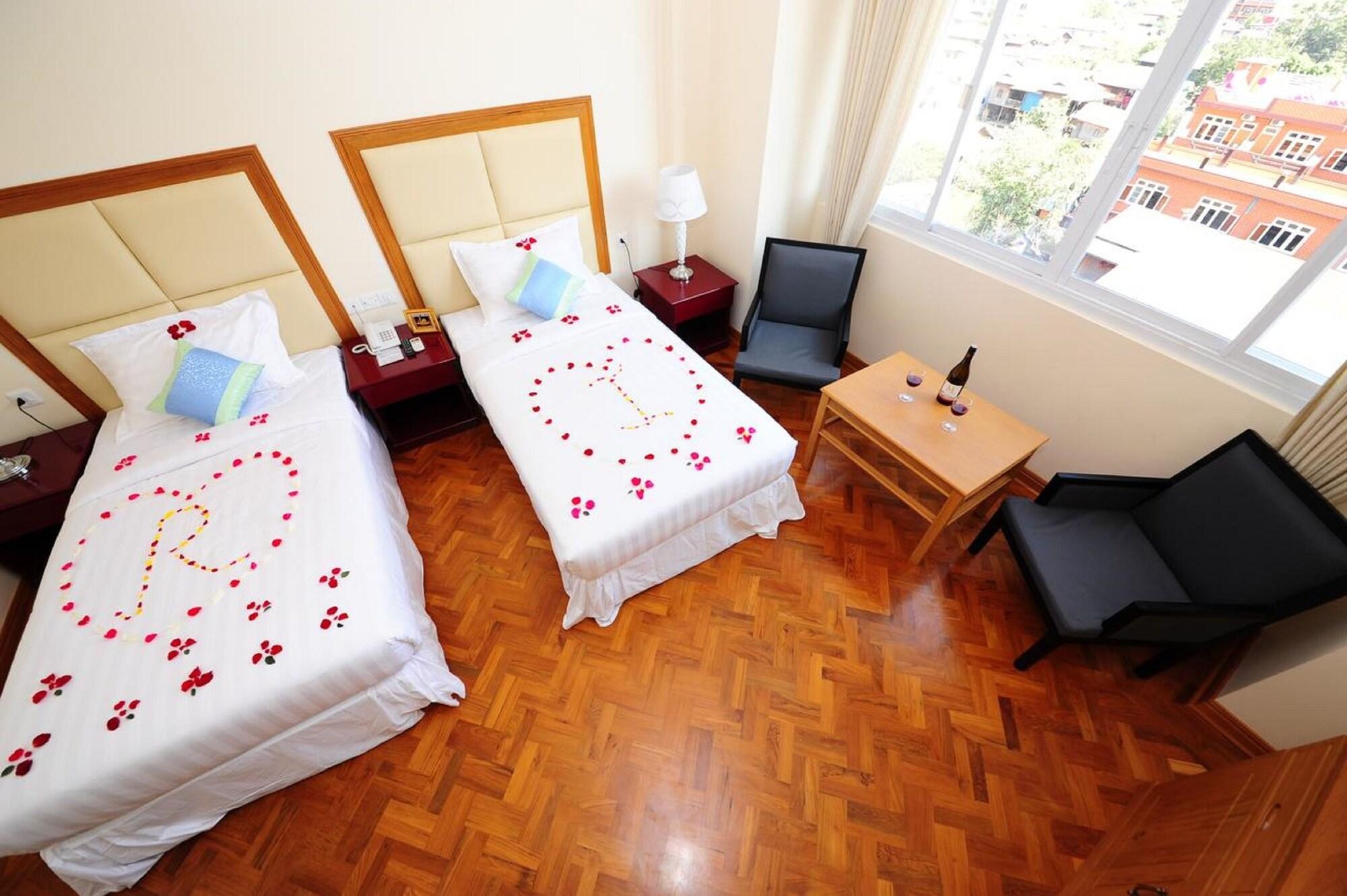 Royal Inlay Hotel Nyaung Shwe Exterior photo