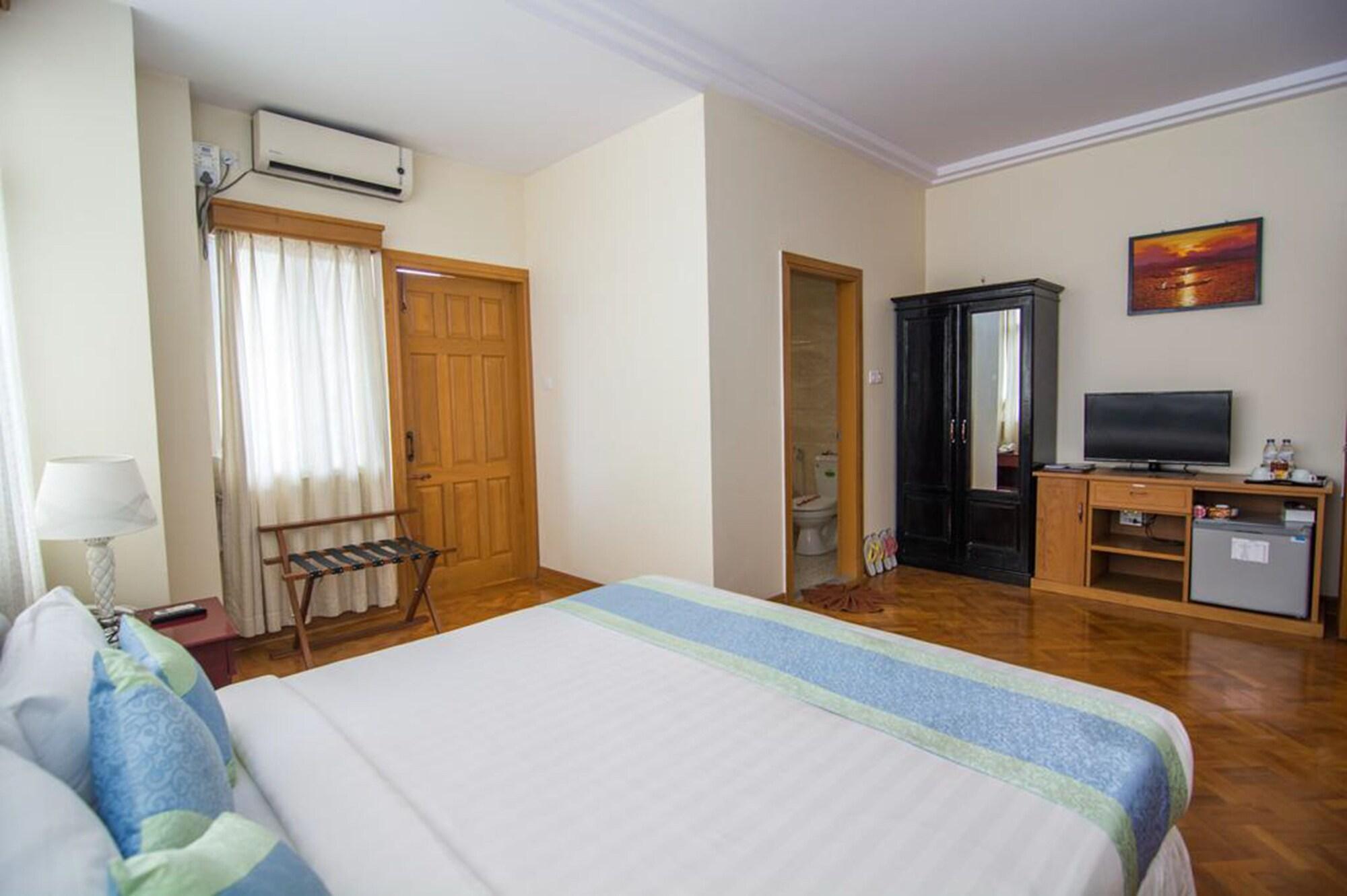 Royal Inlay Hotel Nyaung Shwe Exterior photo